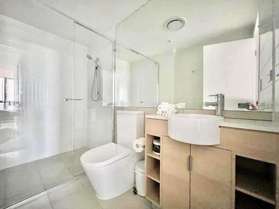 Ocean Views, Broadbeach #604 Beaches * Gold Coast