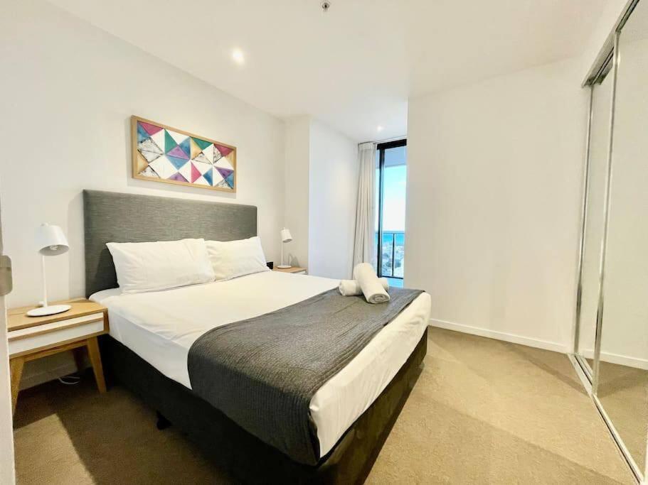 Ocean Views, Broadbeach #604 Beaches Apartment