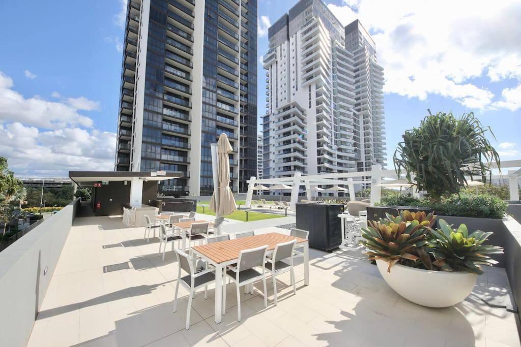 Ocean Views, Broadbeach #604 Beaches Apartment