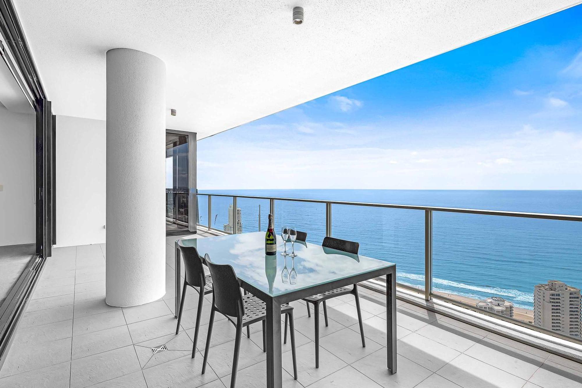 Aparthotel Circle On Cavill 4*