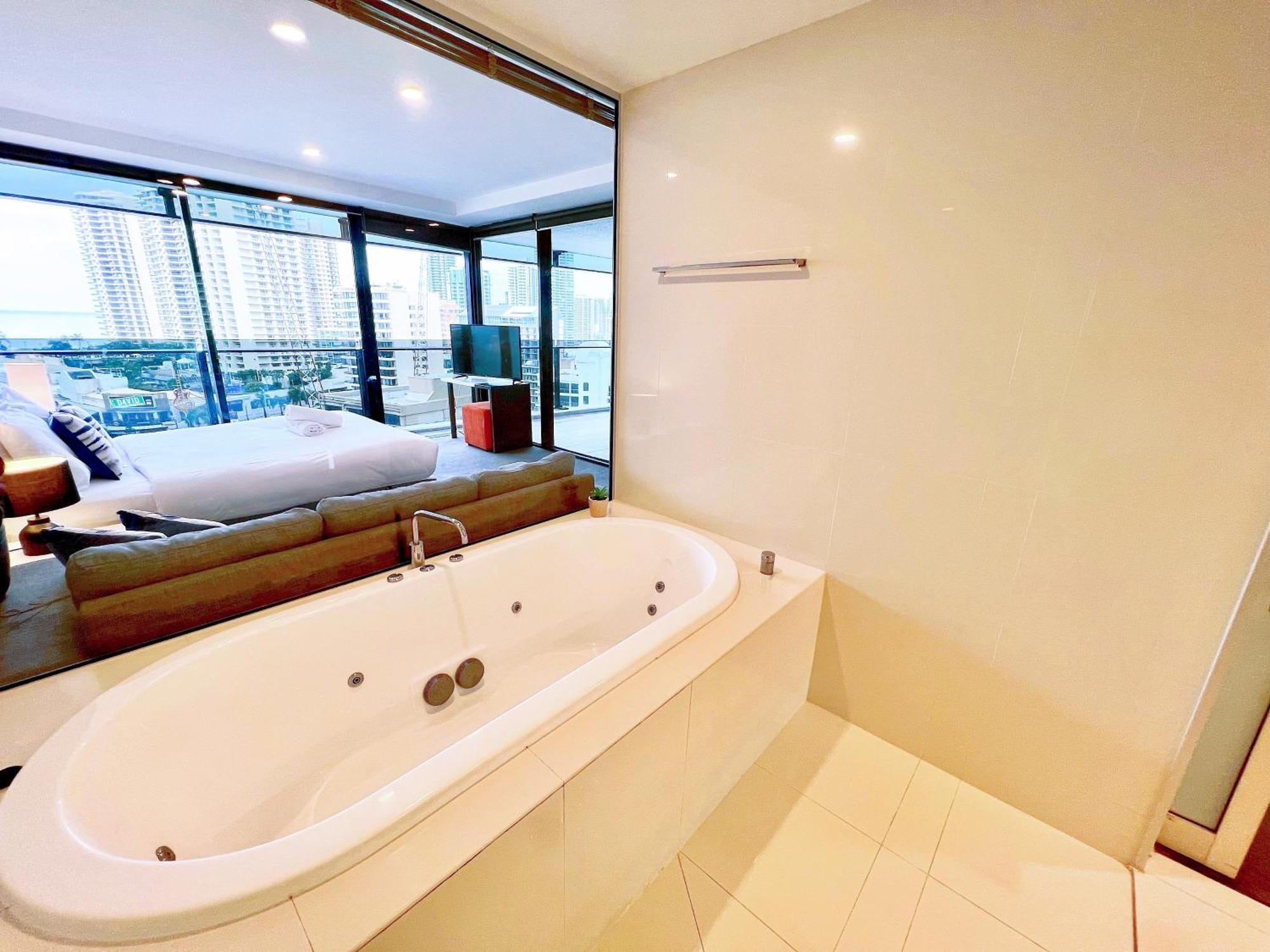 Apartment Circle On Cavill Surfers Paradise Apartments-holiday Paradise *