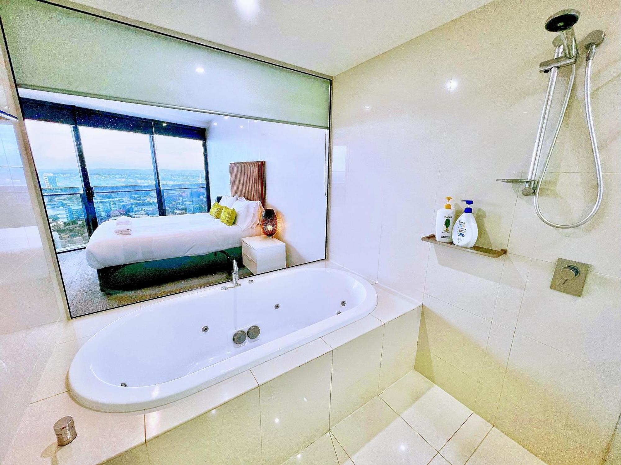 Circle On Cavill Surfers Paradise Apartments-holiday Paradise Apartment