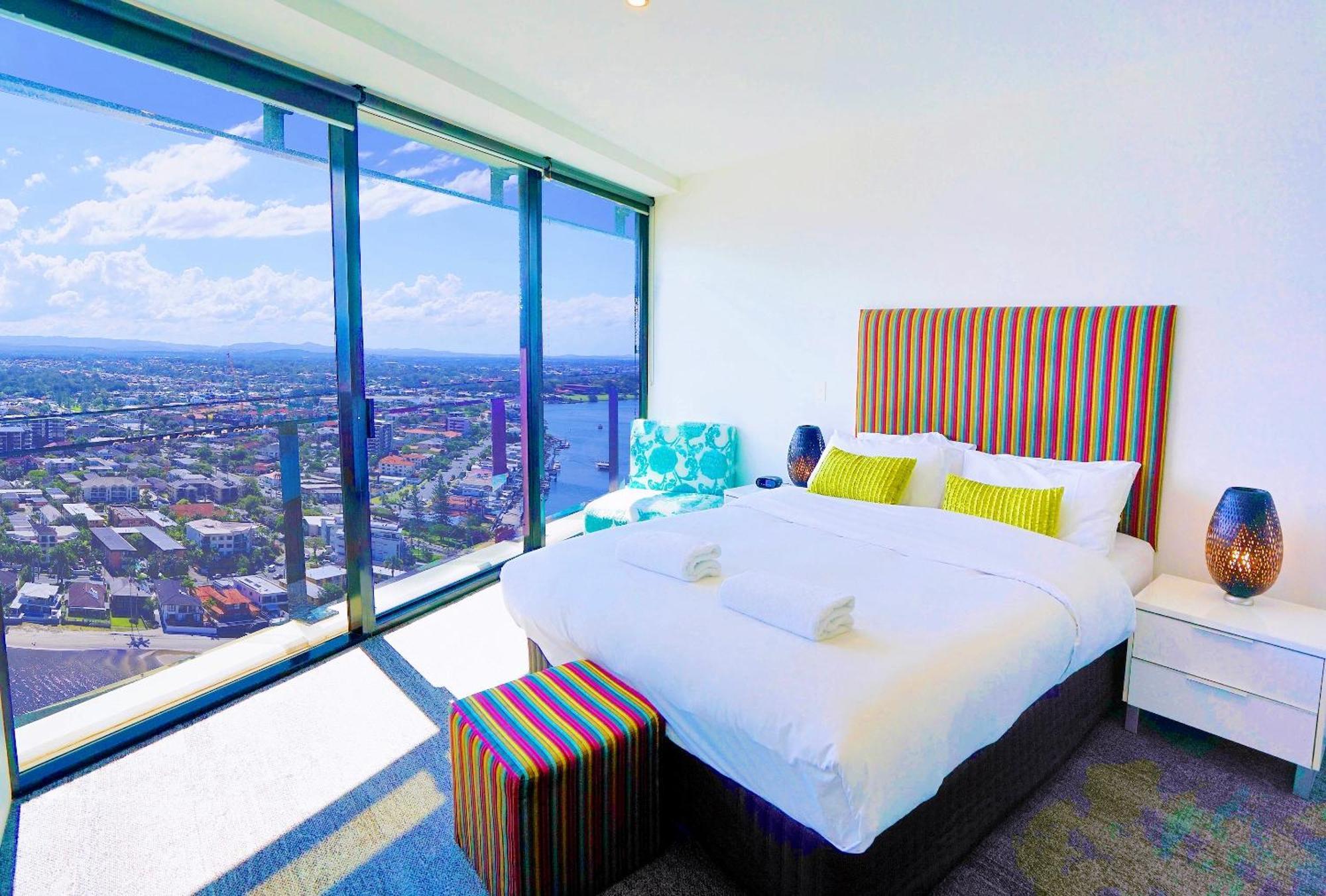 Apartment Circle On Cavill Surfers Paradise Apartments-holiday Paradise