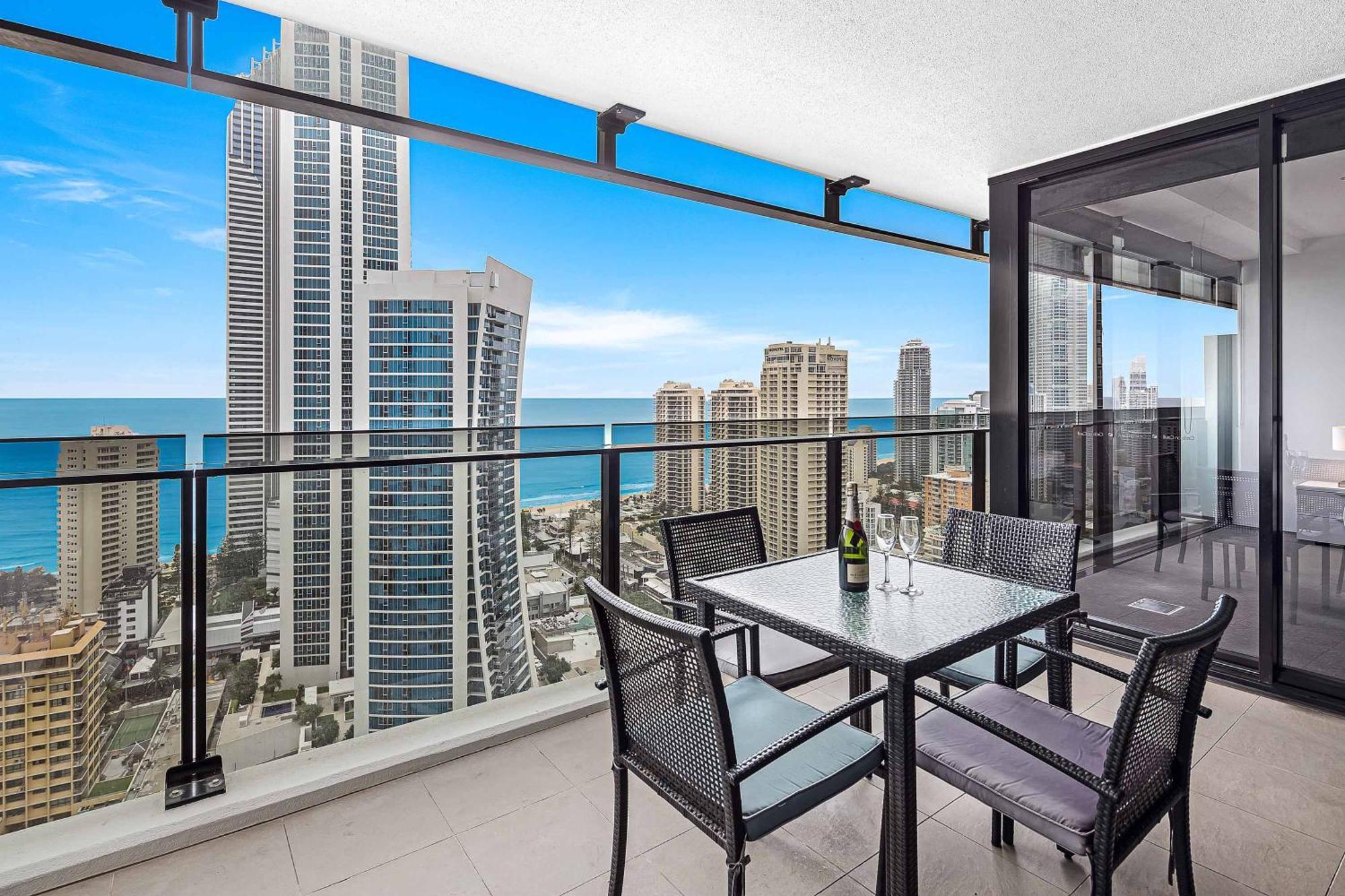 Aparthotel Circle On Cavill Gold Coast