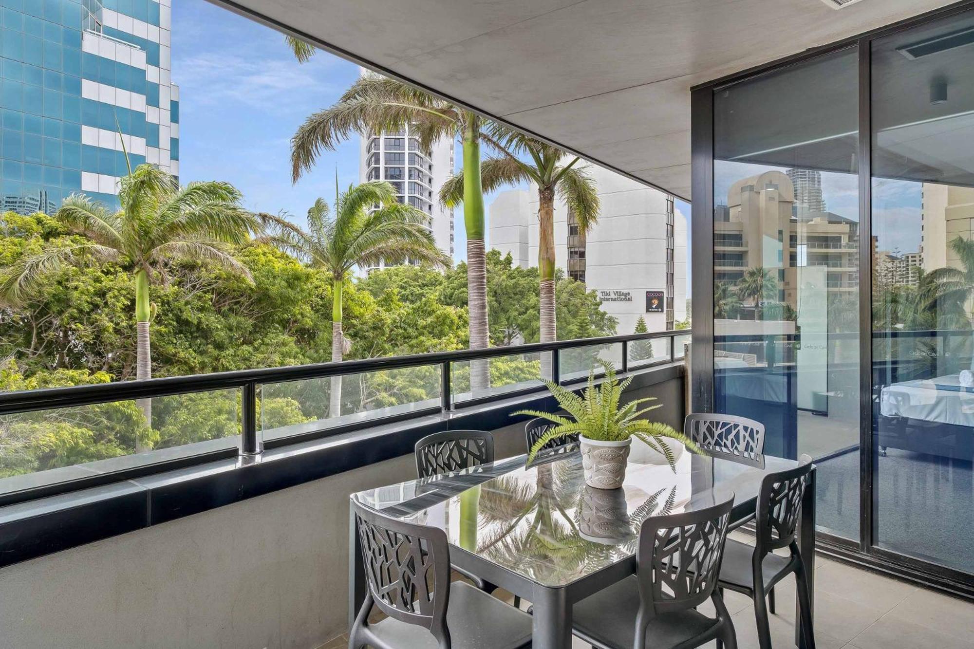 Circle On Cavill Aparthotel