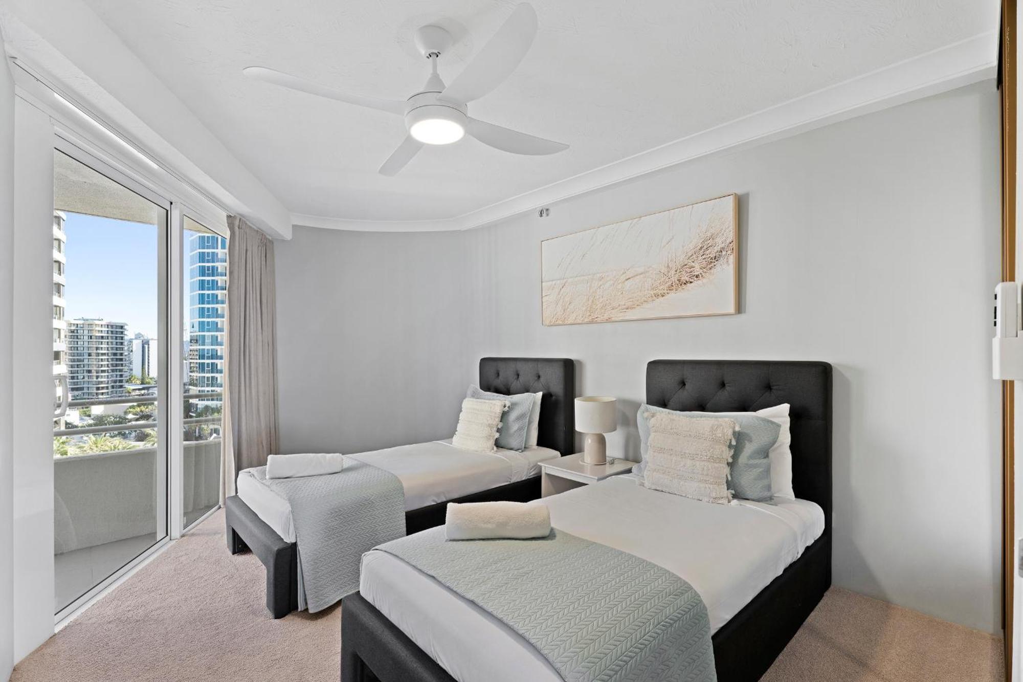Apartment 3 Bedroom Ocean View Unit At Zenith In Surfers Paradise - Q Gold Coast