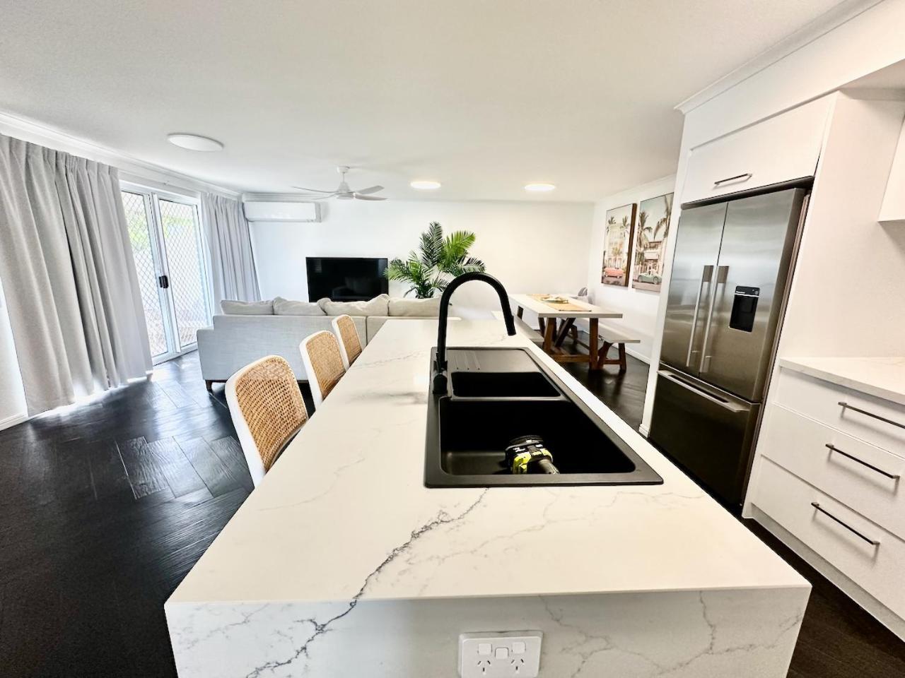 Super Modern Diamond Penthouse 33 Apartment *