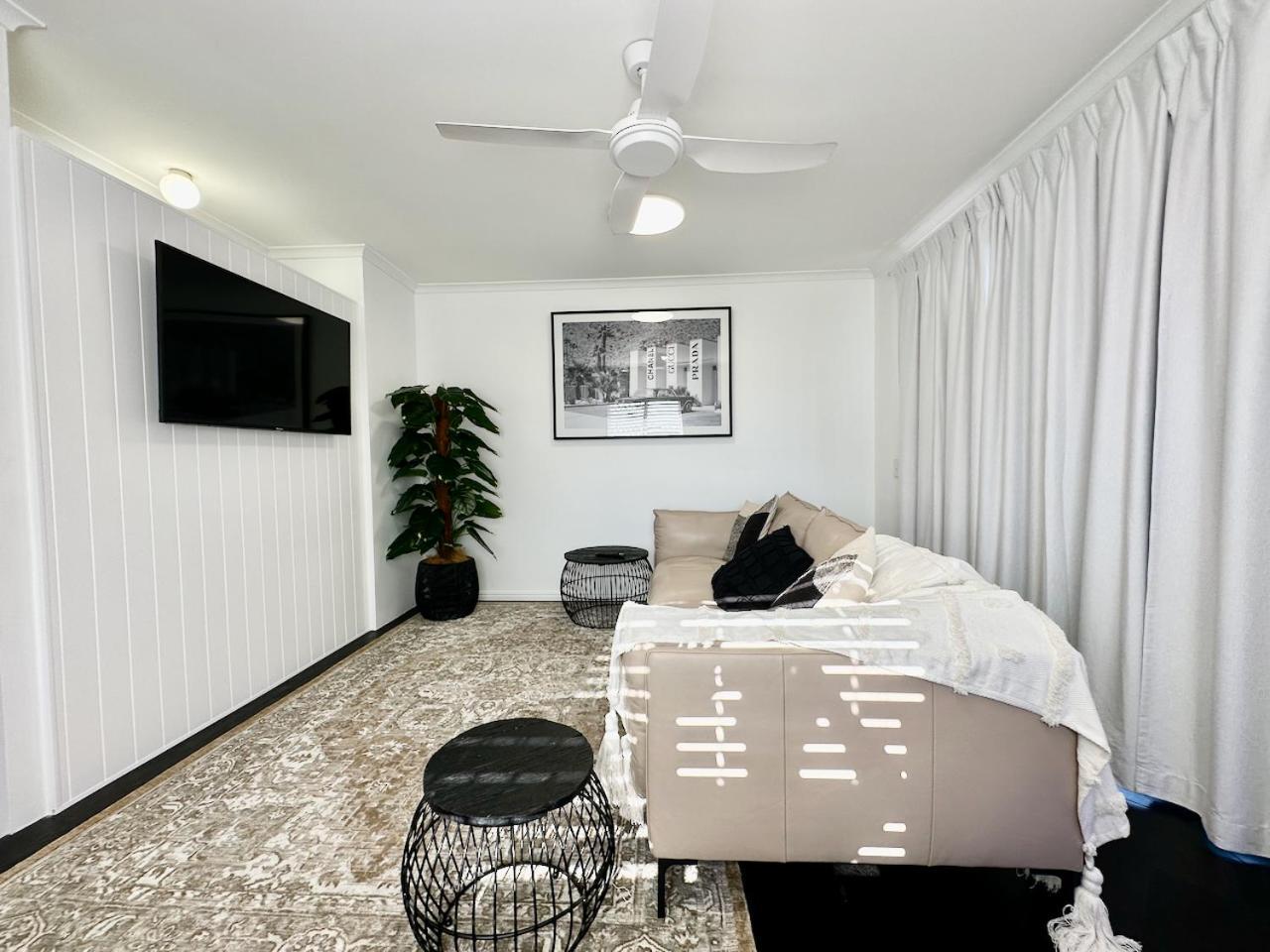 Super Modern Diamond Penthouse 33 Apartment *