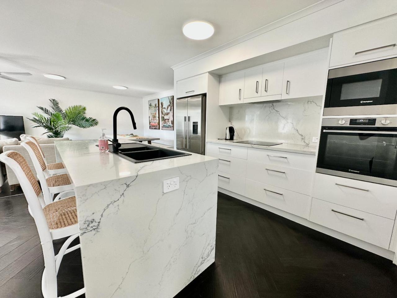 Super Modern Diamond Penthouse 33 Apartment *