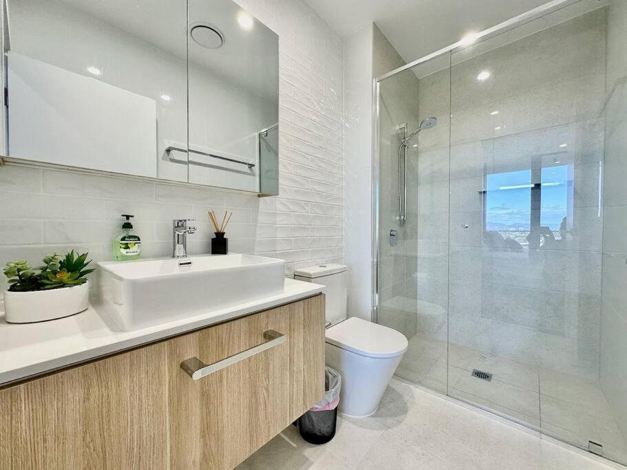 Amazing Waterfront, Surfers Paradise #81 Apartment
