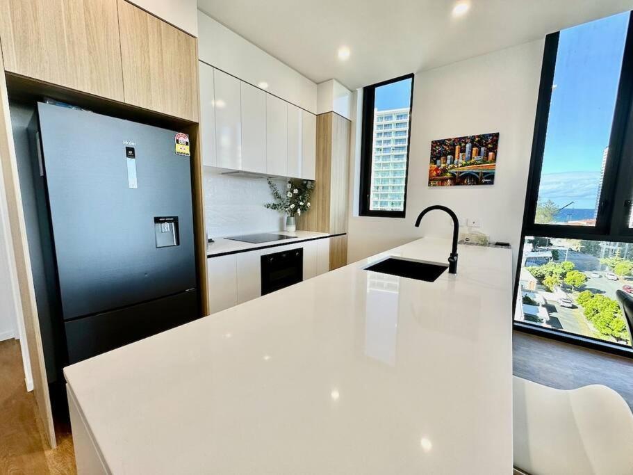 Amazing Waterfront, Surfers Paradise #81 *