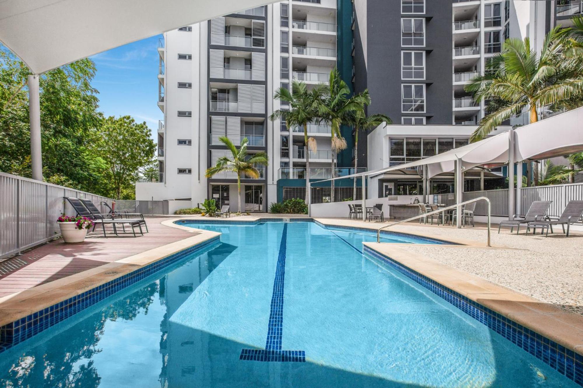 Lakeside Family Oasis With Pool, Gym And Balcony * Gold Coast