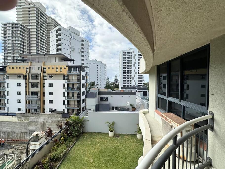 Broadbeach Mall Location, Victoria Square Apartment