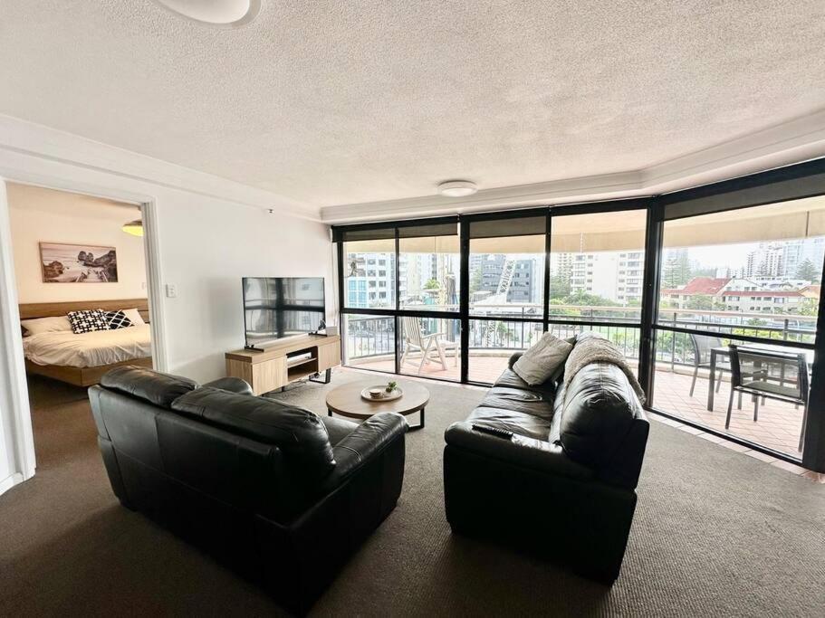 Apartment Broadbeach Mall Location, Victoria Square