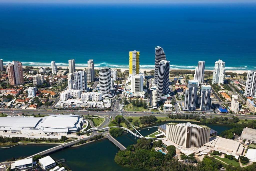 Apartment Broadbeach Mall Location, Victoria Square *