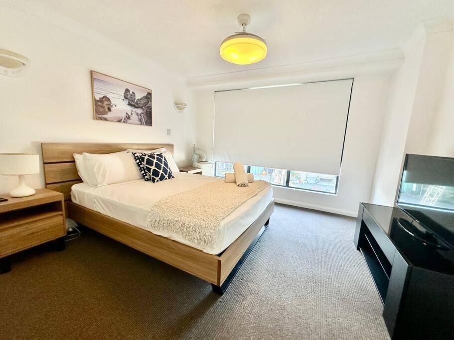 Apartment Broadbeach Mall Location, Victoria Square