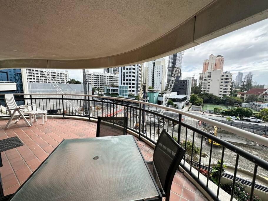 Apartment Broadbeach Mall Location, Victoria Square *
