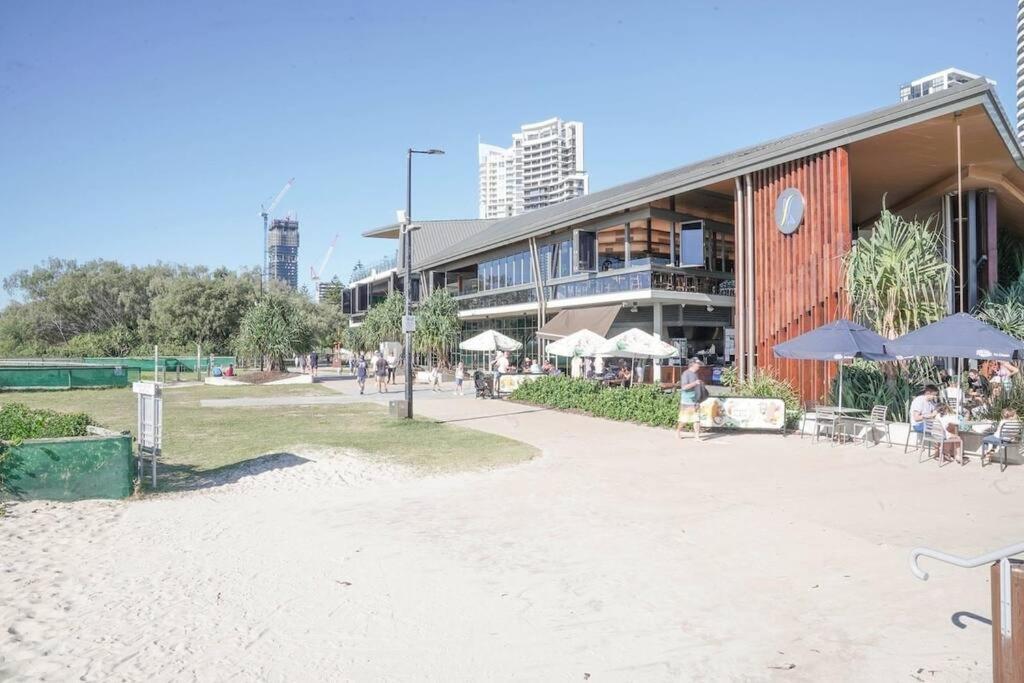 Apartment Broadbeach Mall Location, Victoria Square *