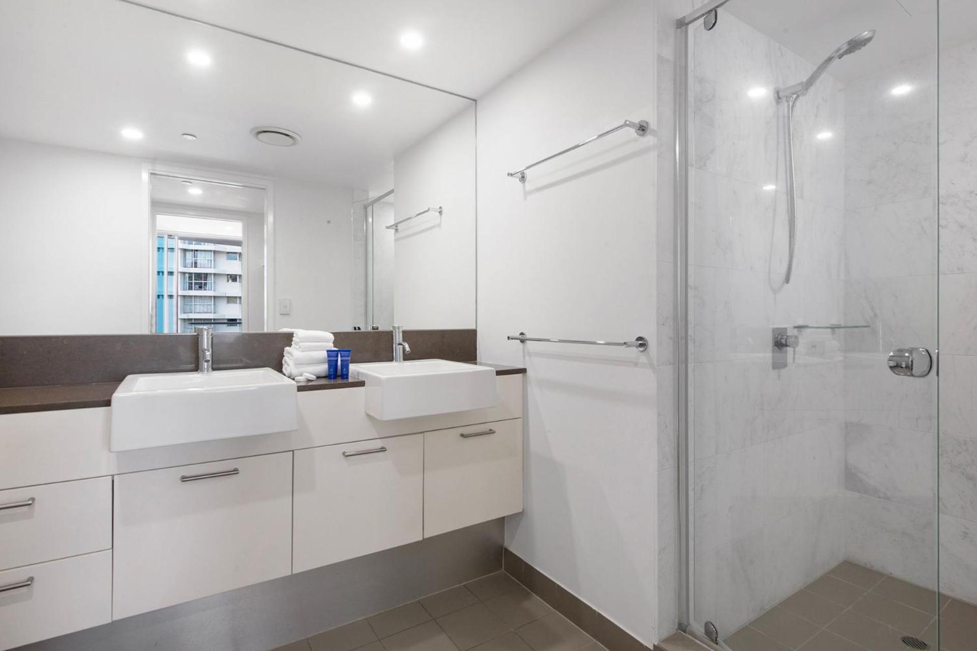 Artique 3 Bedroom Close To The - Coasthm Apartment *