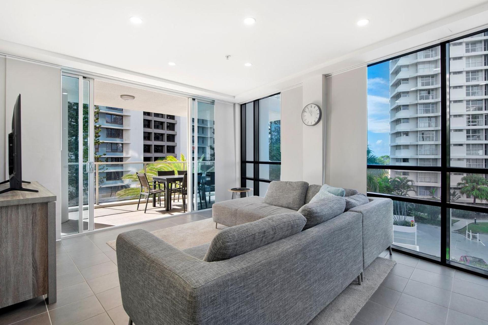 Artique 3 Bedroom Close To The - Coasthm Gold Coast