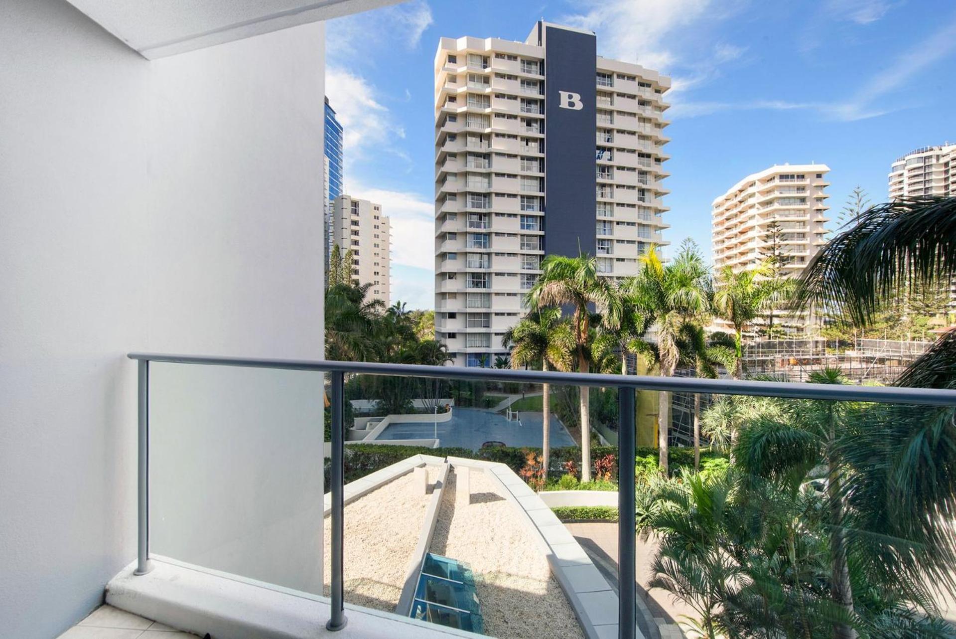 Artique 3 Bedroom Close To The - Coasthm Apartment *