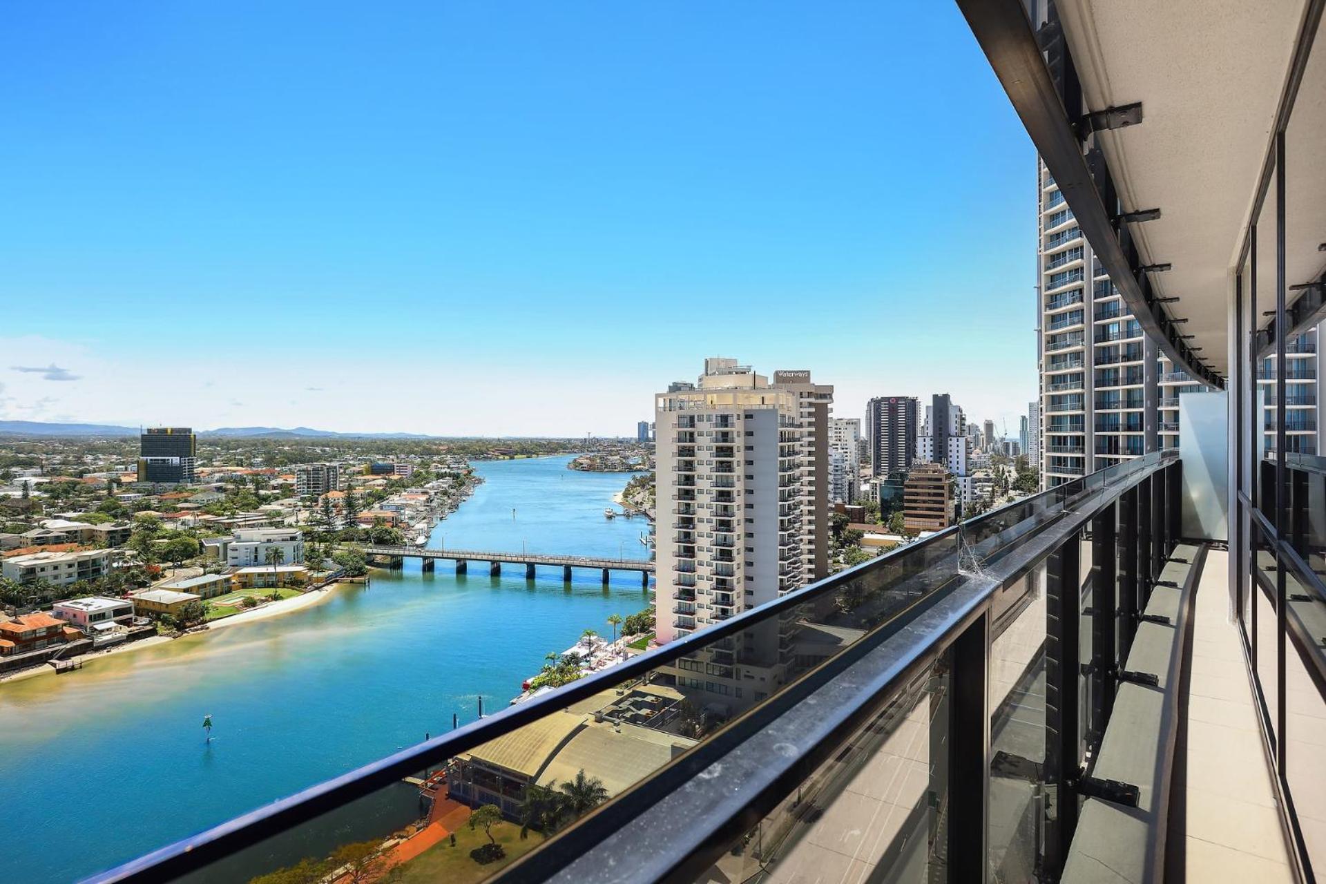 Circle On Cavill 2, 3, 4 & 5 Bedroom Skyhomes & Sub Penthouses By Holidays Apartment