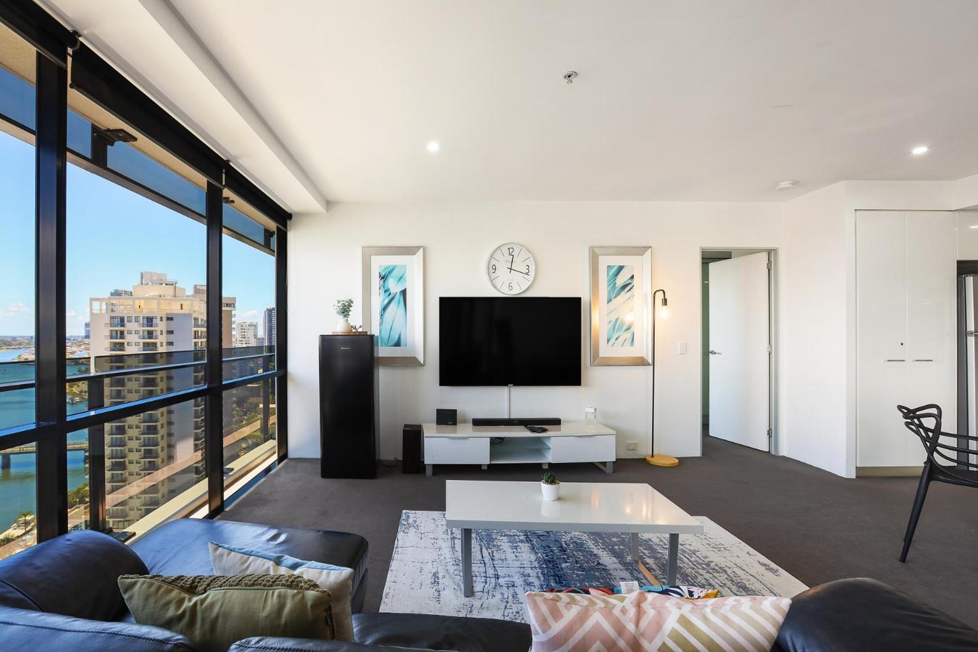 Circle On Cavill 2, 3, 4 & 5 Bedroom Skyhomes & Sub Penthouses By Holidays *