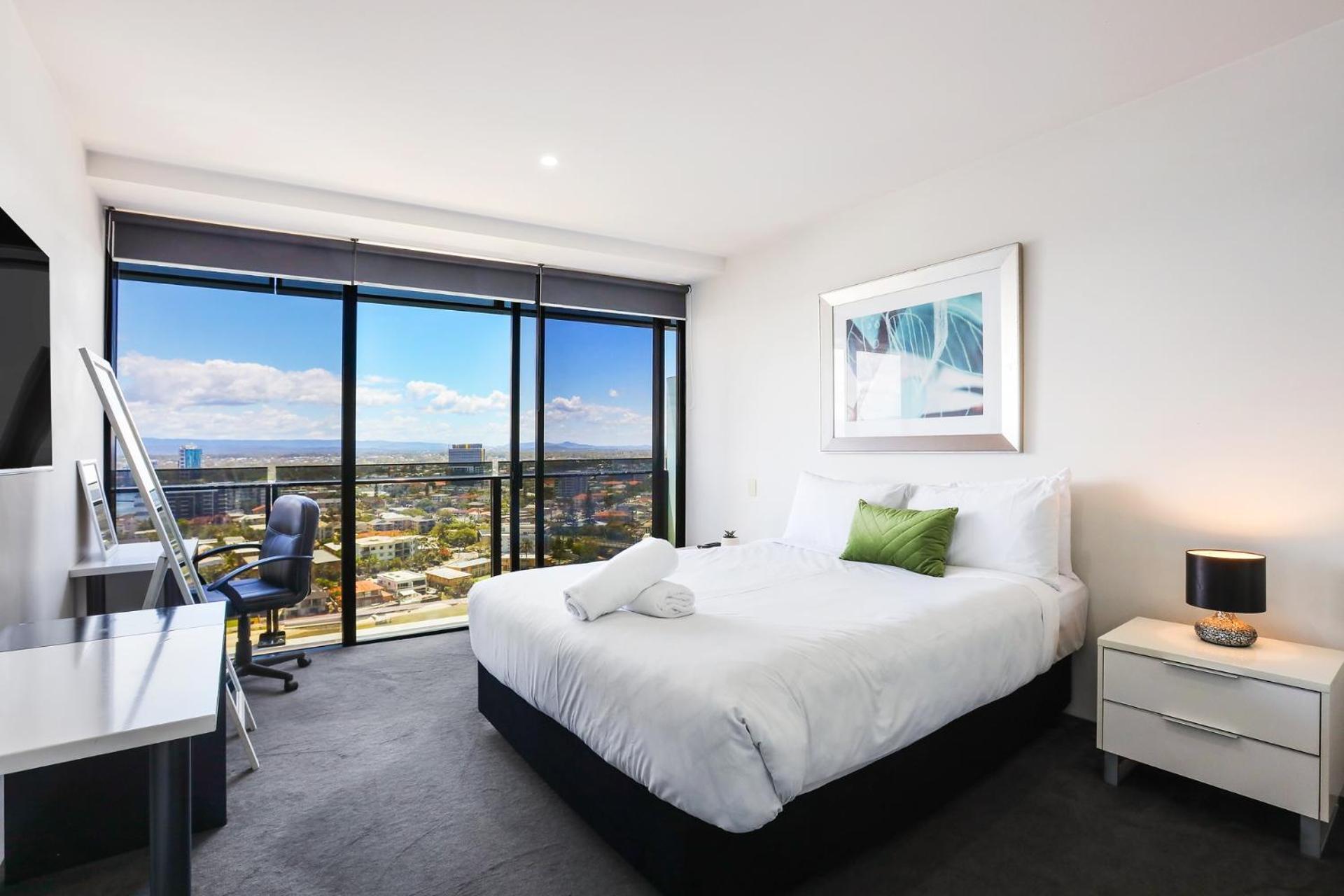 Circle On Cavill 2, 3, 4 & 5 Bedroom Skyhomes & Sub Penthouses By Holidays Apartment