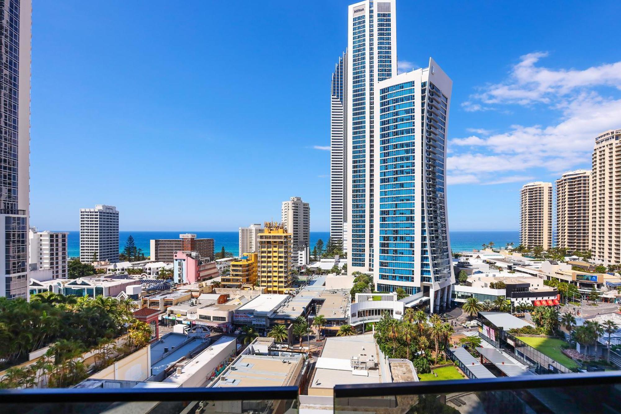 Apartment Circle On Cavill 2, 3, 4 & 5 Bedroom Skyhomes & Sub Penthouses By Holidays