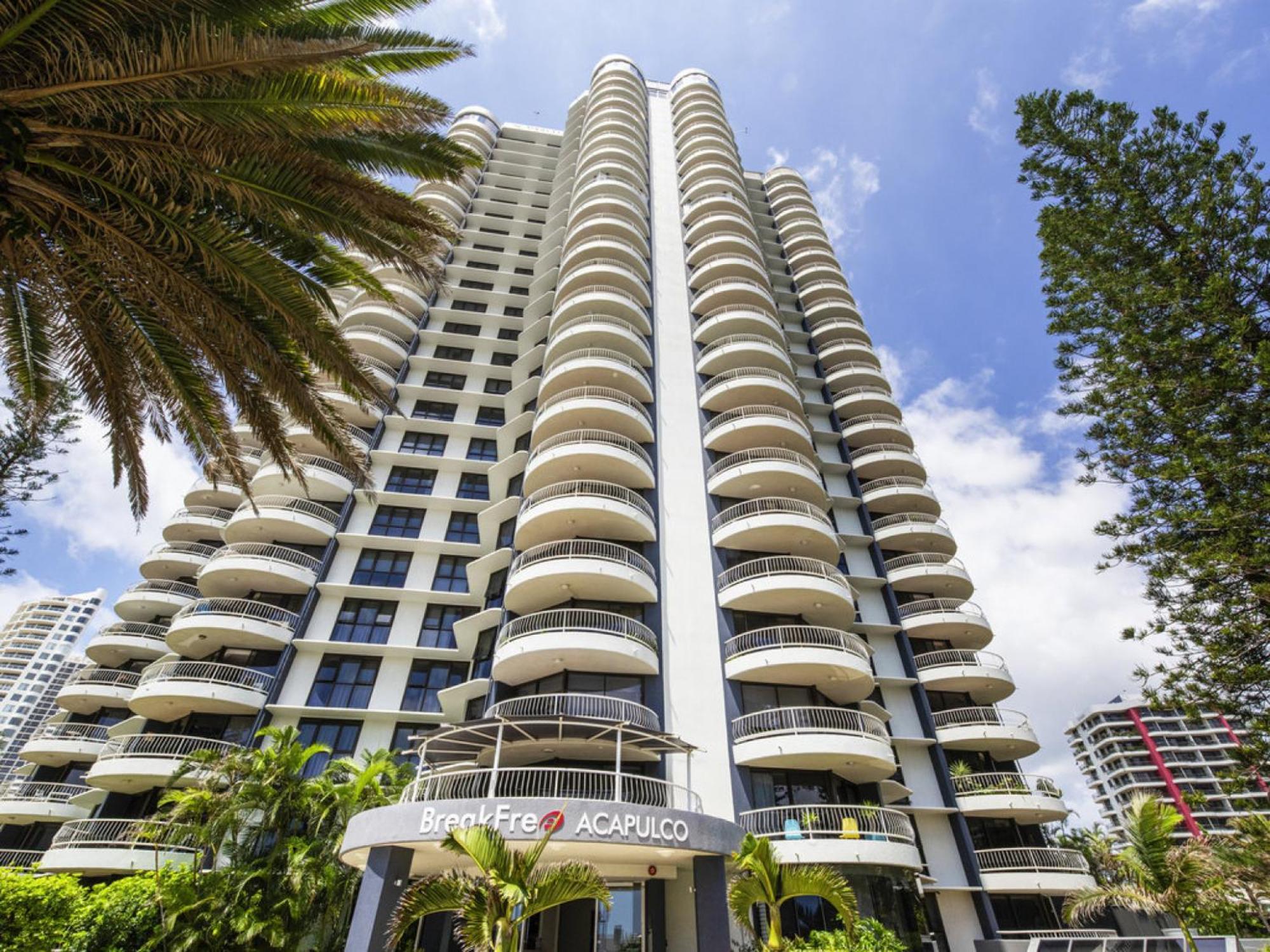 Spacious Beachfront 2-bed With Stunning Oceanview Gold Coast