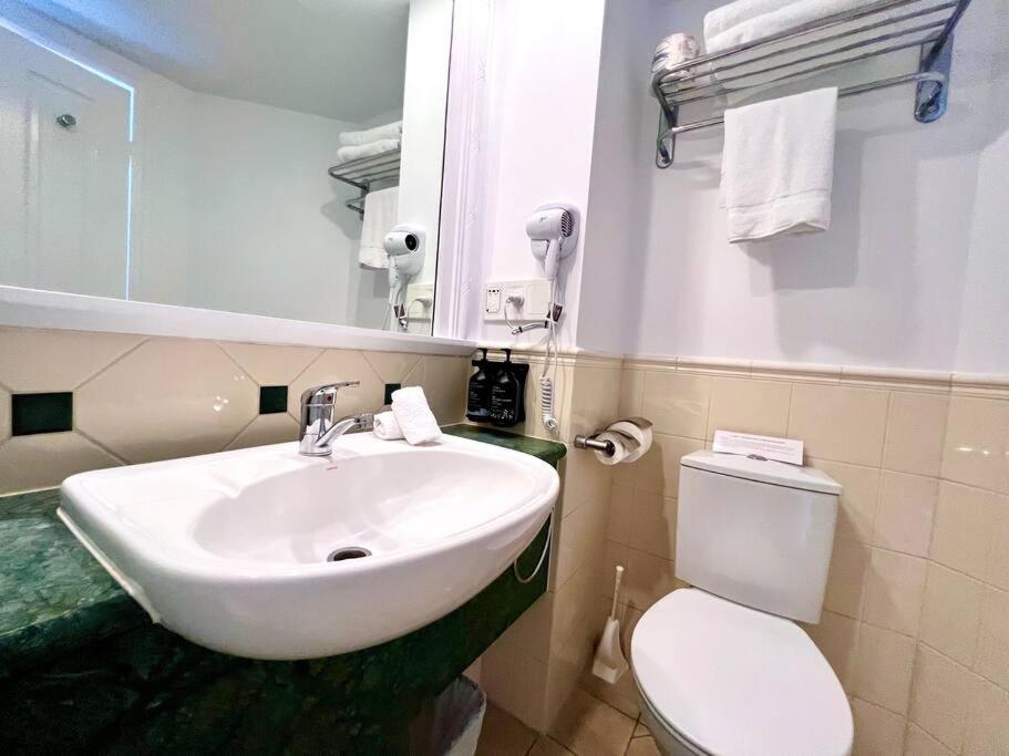 L19 Ocean View Near Mantra Legends * Gold Coast