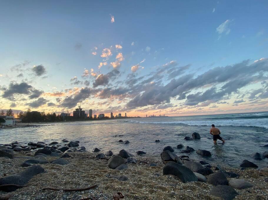 Burleigh Retreat Near Beach, Free Wi-fi Gold Coast