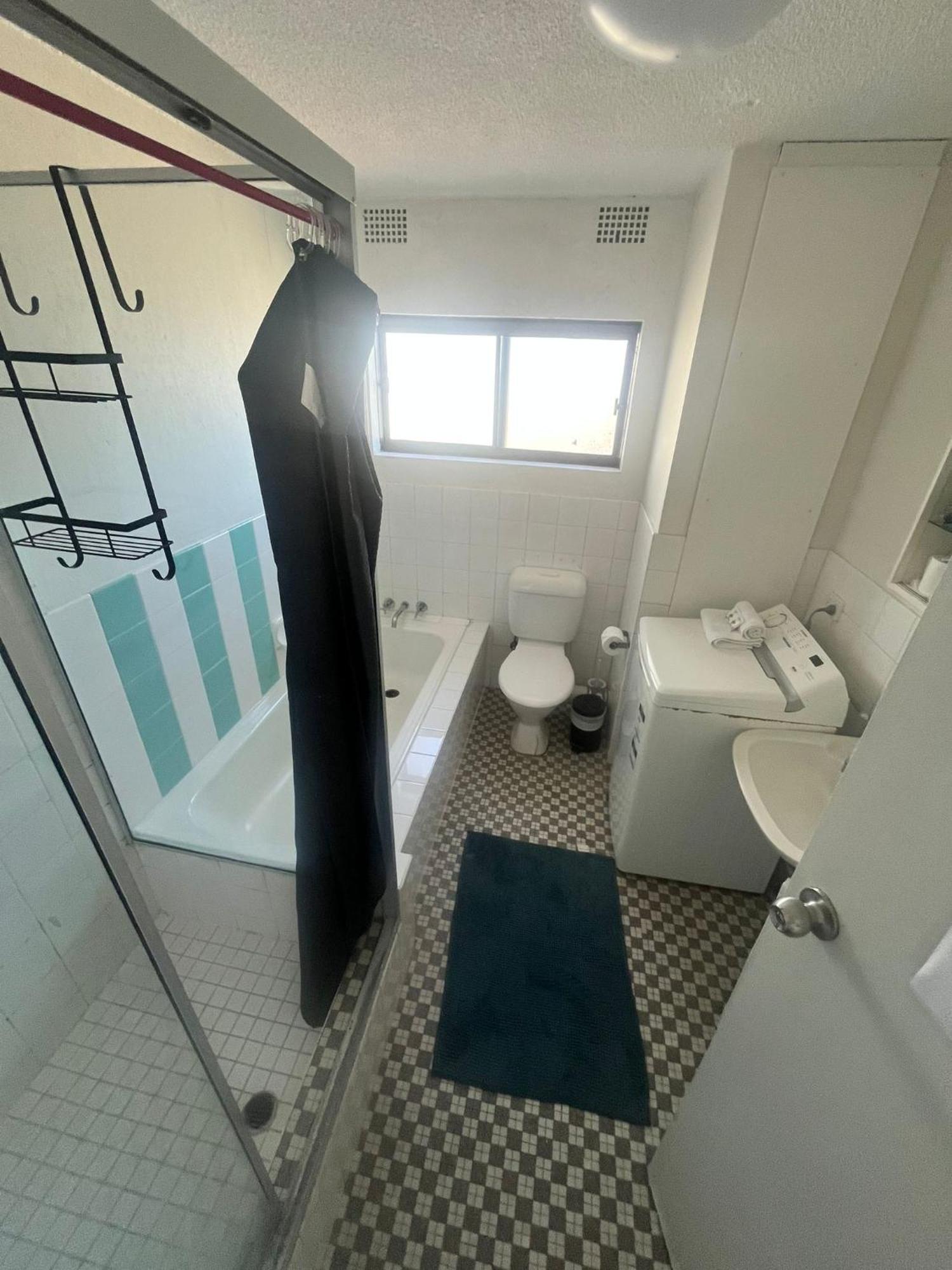 Surfers Private Apartment