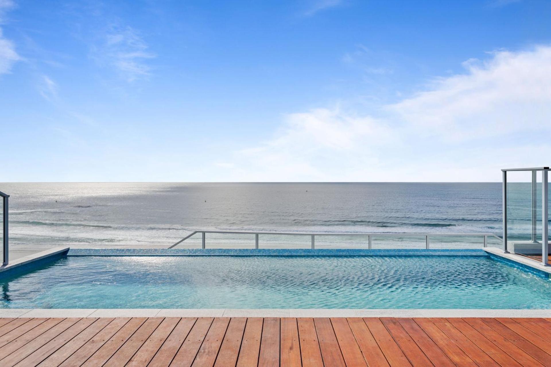 Apartment Palm Escape With Rooftop Pool - Coasthm Gold Coast