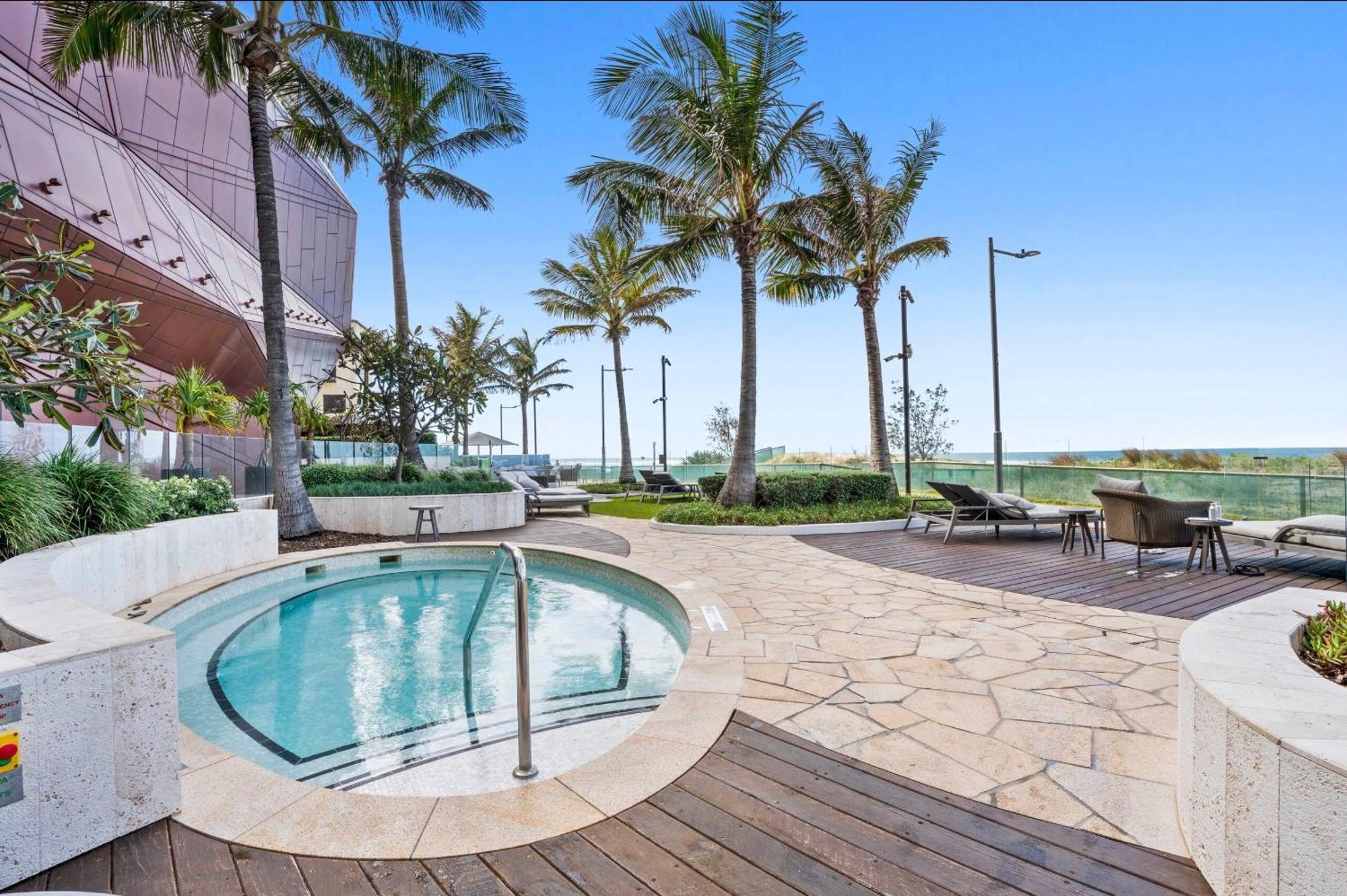 Apartment Beachfront Luxe 2bedroom With Sunset River Views Gold Coast