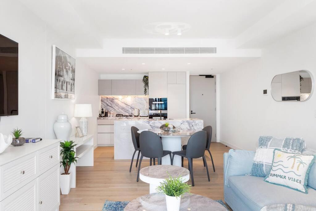 Beachfront Luxe 2bedroom With Sunset River Views Apartment
