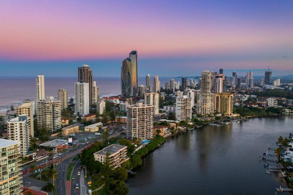 Beachfront Luxe 2bedroom With Sunset River Views * Gold Coast