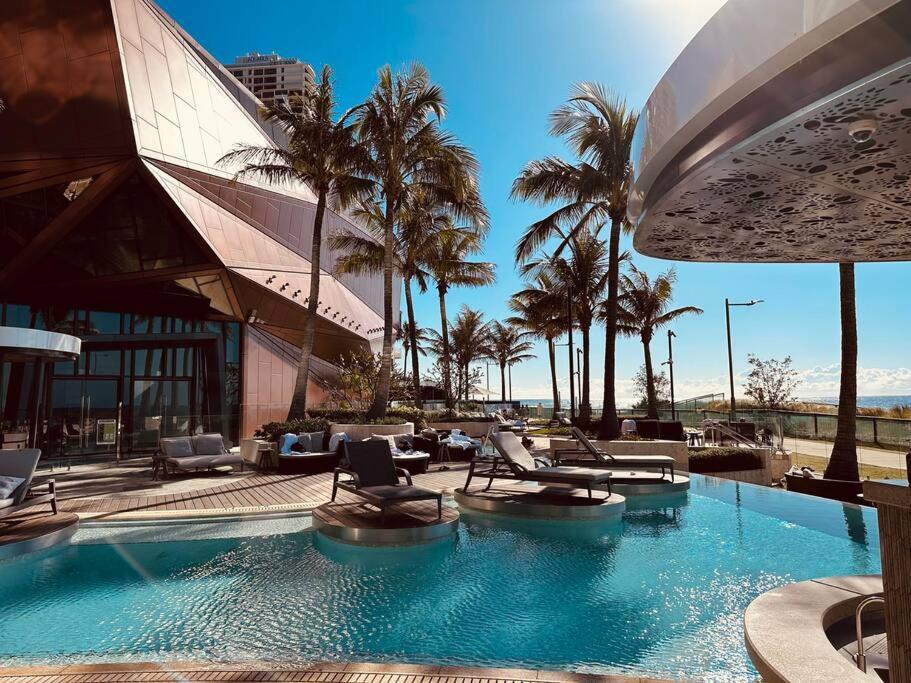 Beachfront Luxe 2bedroom With Sunset River Views Gold Coast