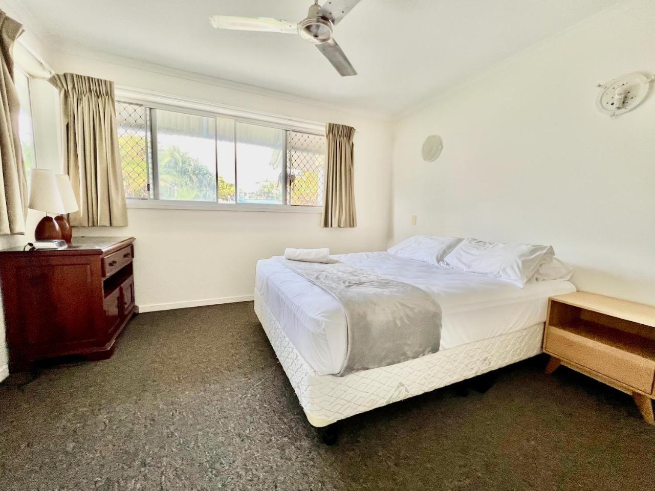 Apartment Poolside Villa, Direct Access #45 *