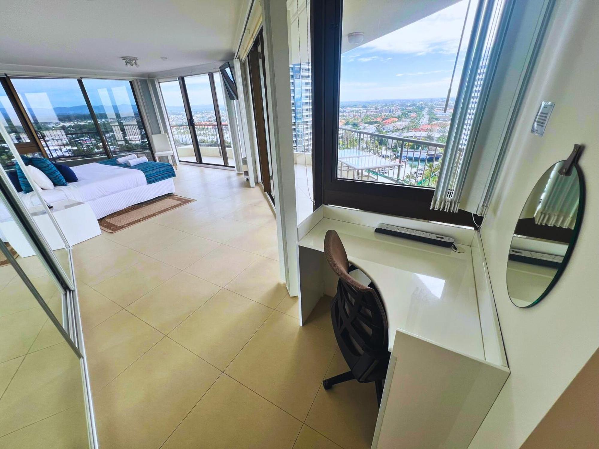 Broadwater Shores Waterfront 3* Gold Coast