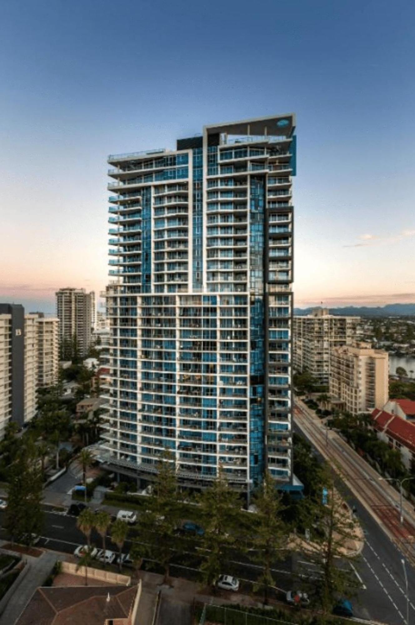 Artique 3 Bedroom Close To The - Coasthm Apartment Gold Coast