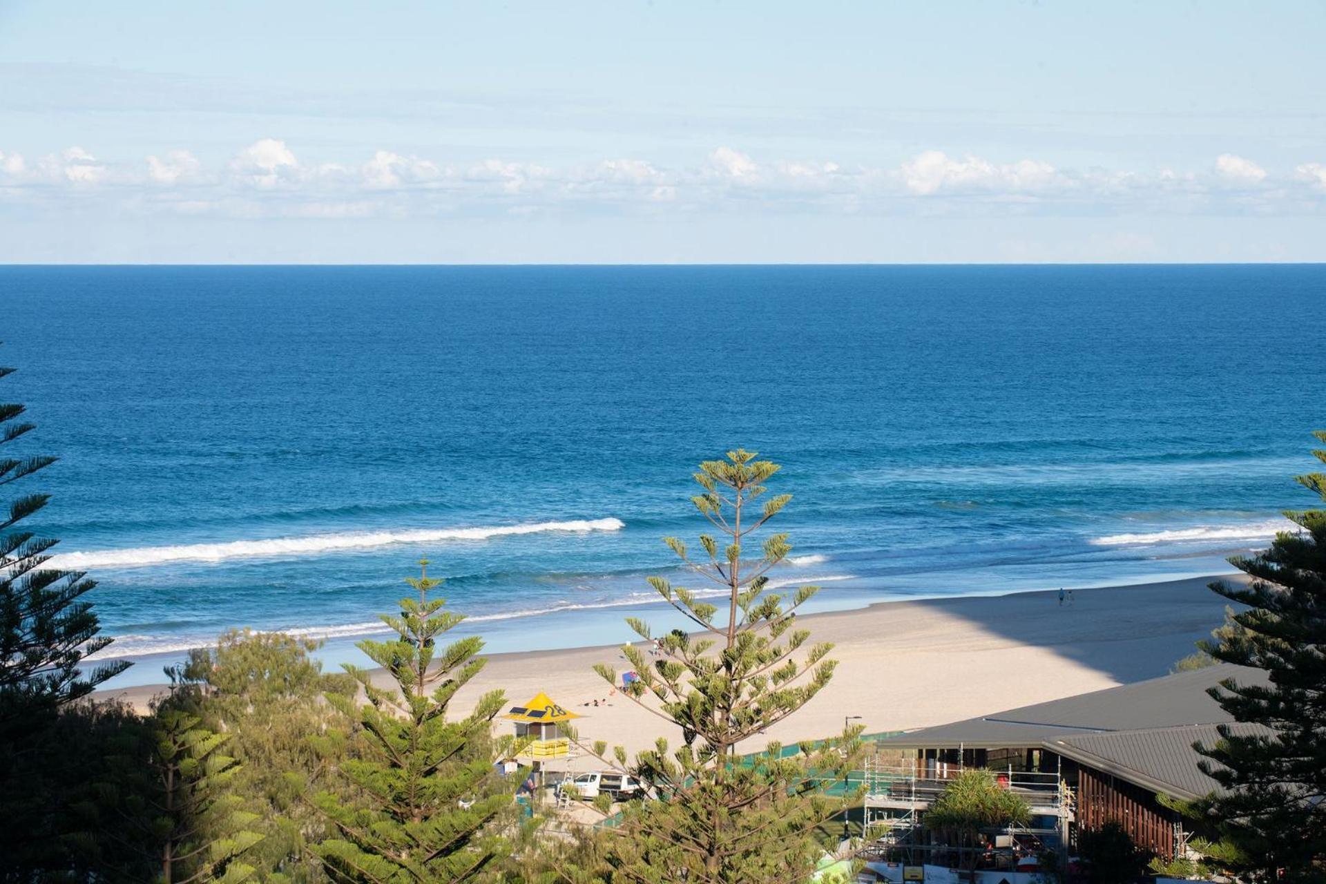 Beachfront Two Bedroom Broadbeach - Coasthm Apartment Gold Coast