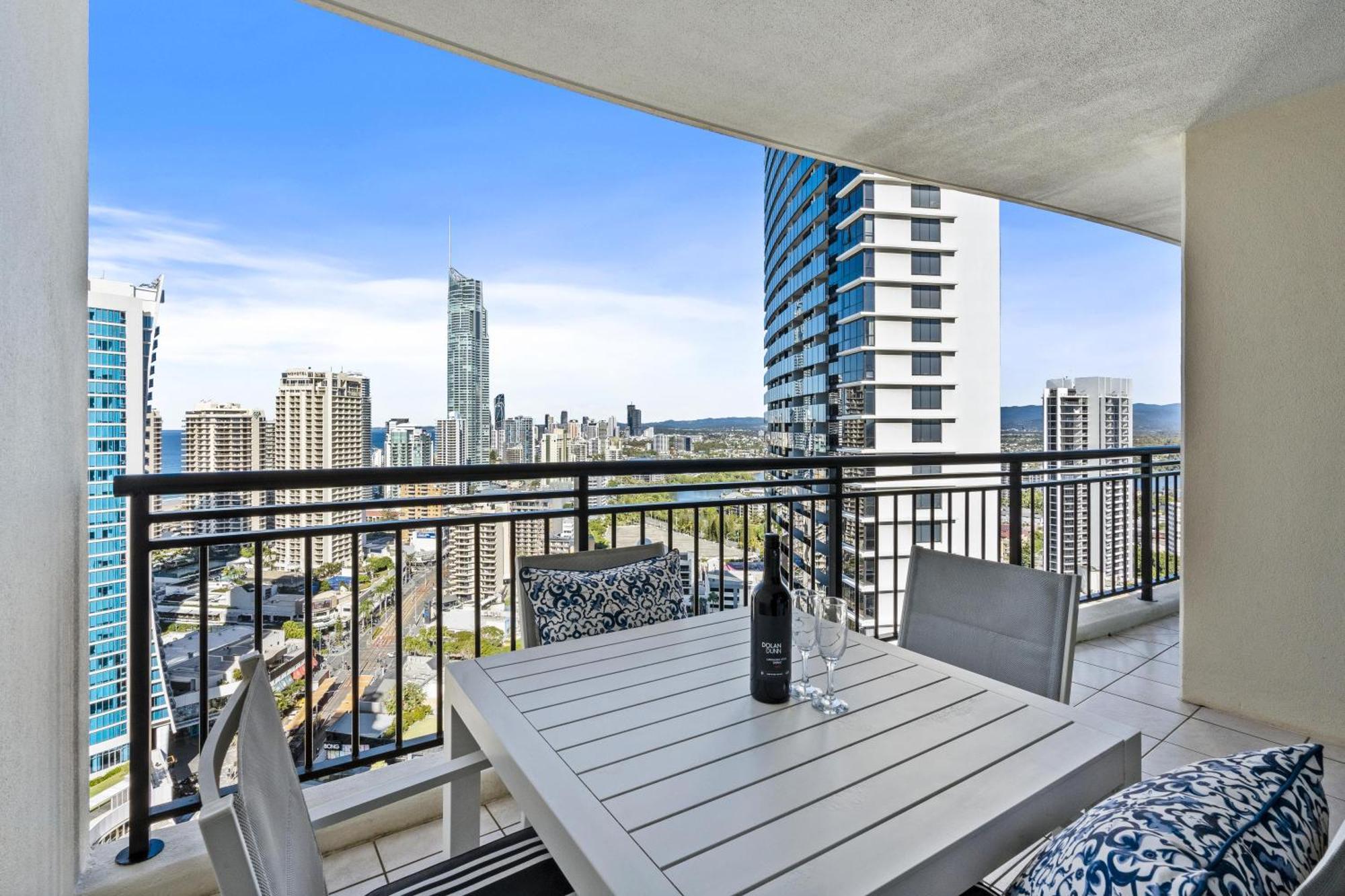 Apartment Chevron Renaissance Surfers Paradise Mid Week Madness Deal - Q *