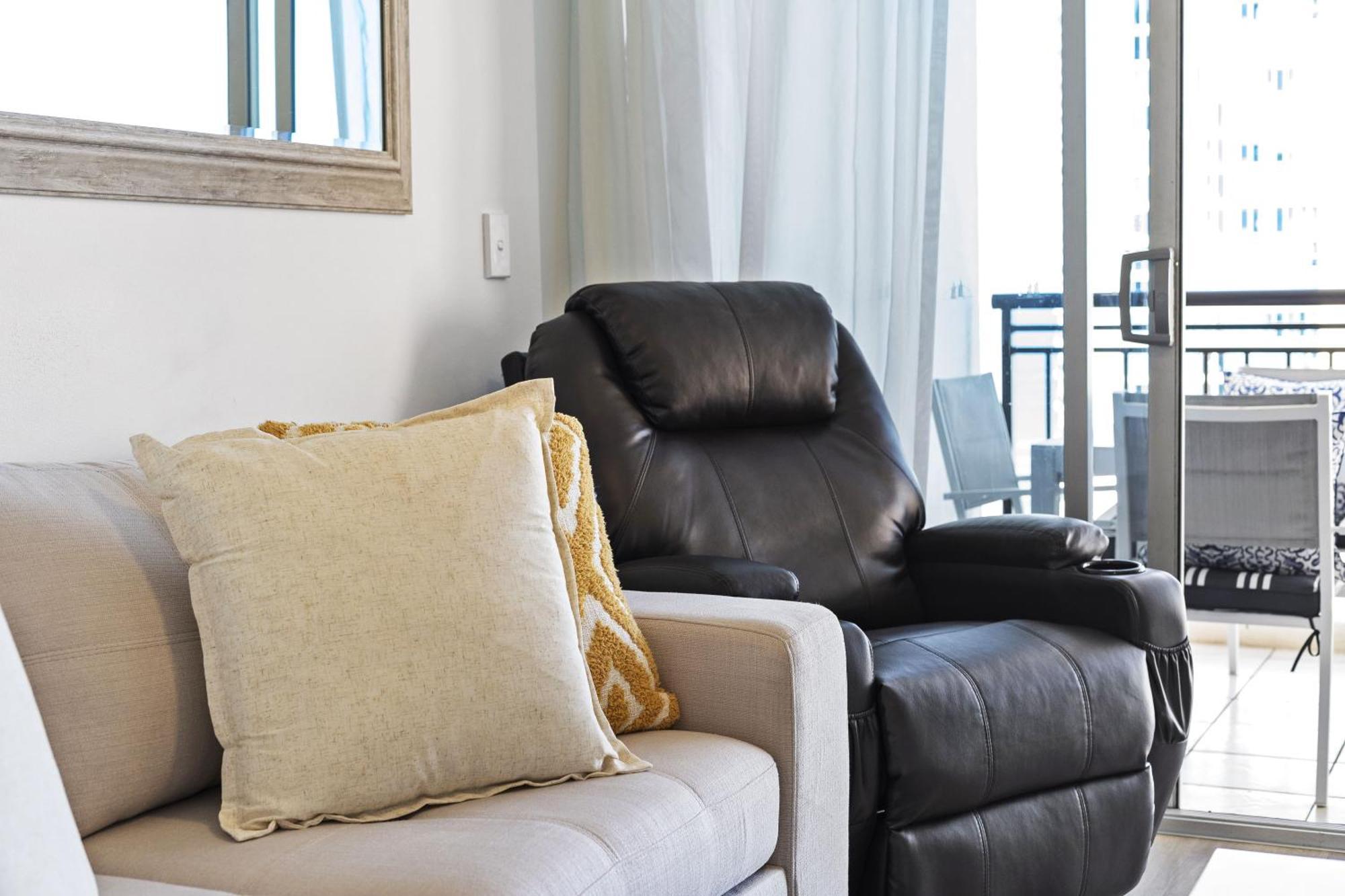 Apartment Chevron Renaissance Surfers Paradise Mid Week Madness Deal - Q