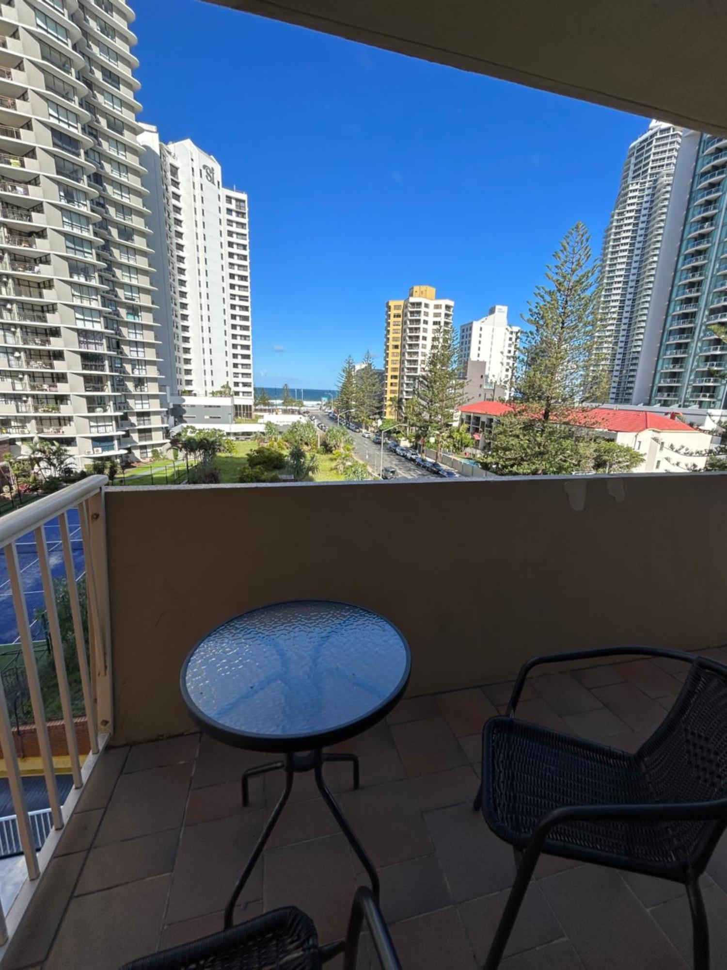 Surfers Private * Gold Coast