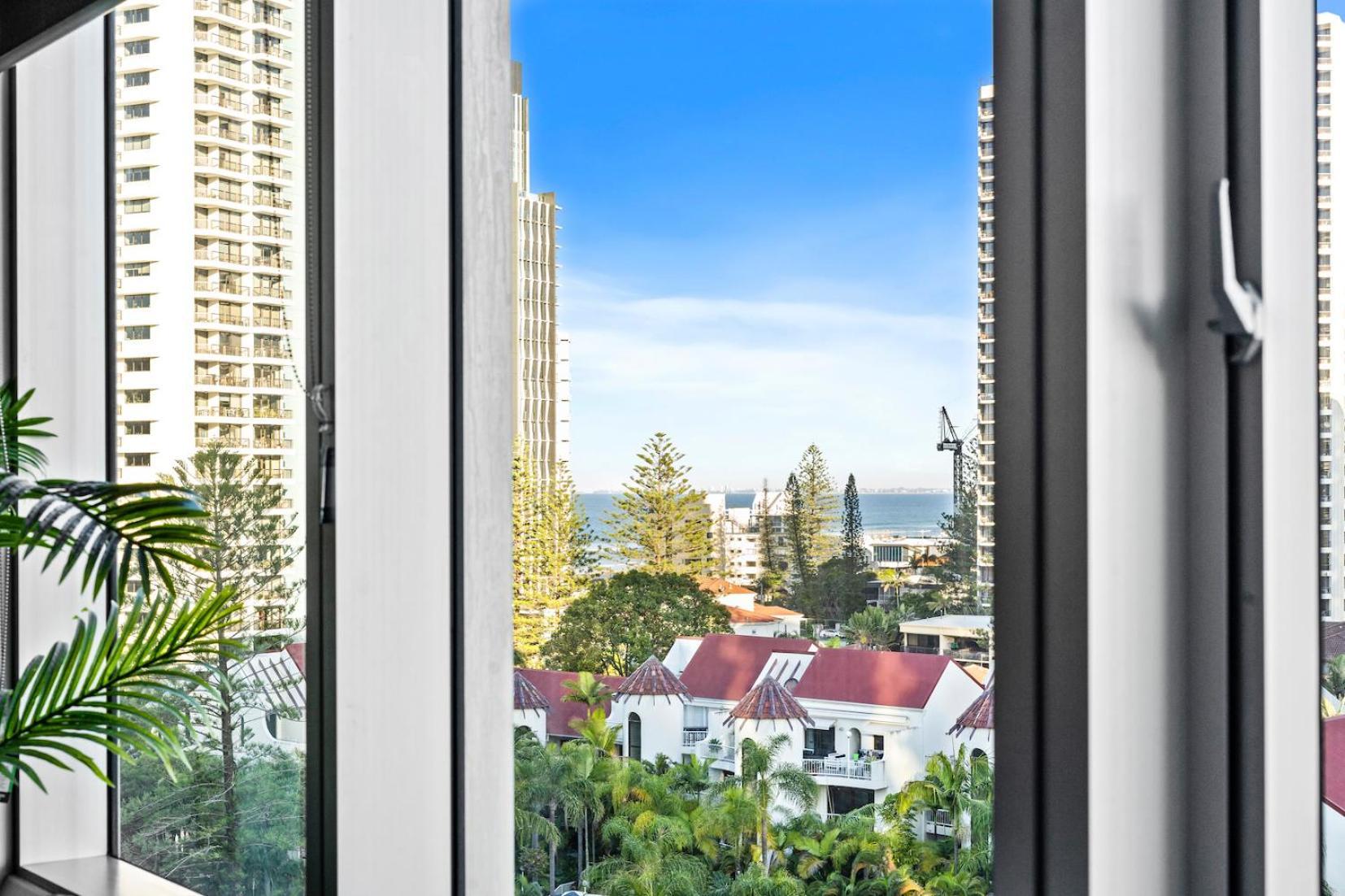 Central Surfers Paradise Family Retreat *
