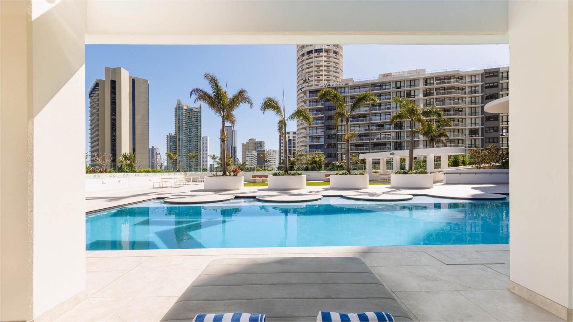 Apartment New Build Meriton Beachfront *