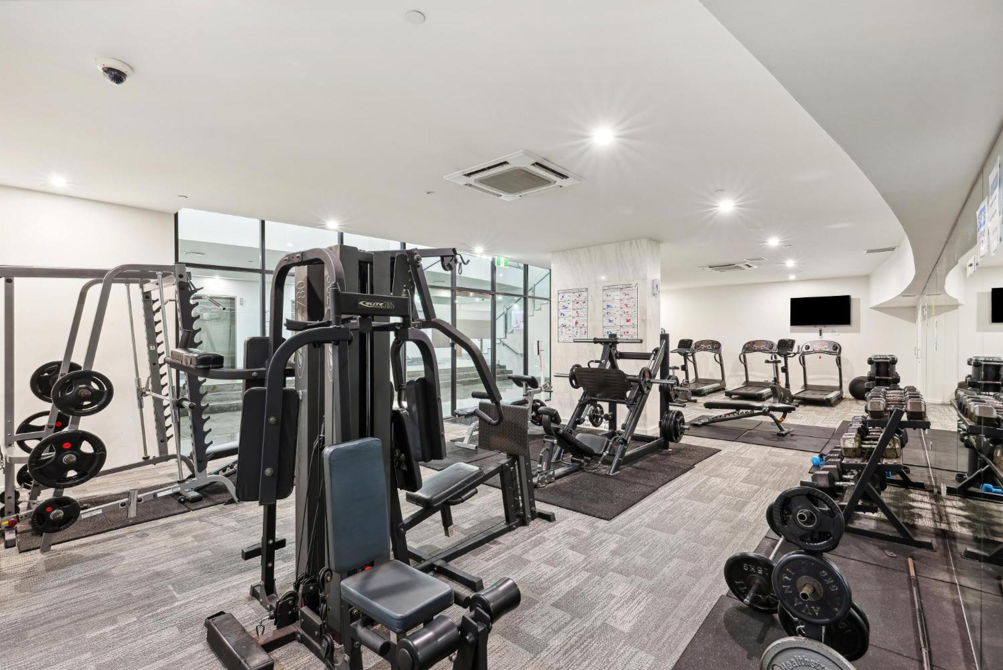 Ocean View 3-bed With Gym, Pool, Sauna & Parking *