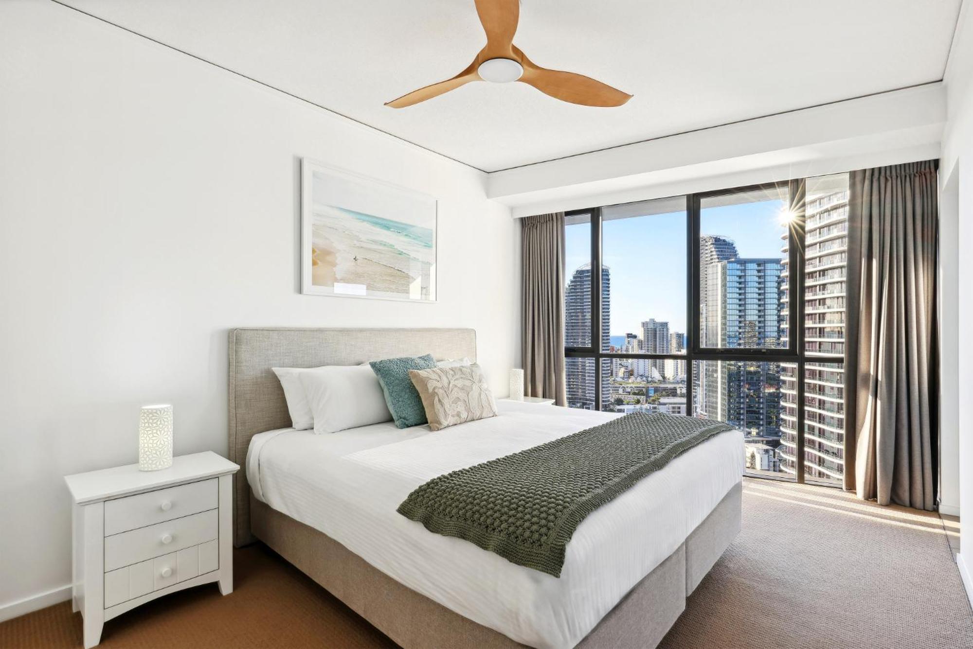 Ocean View 3-bed With Gym, Pool, Sauna & Parking *