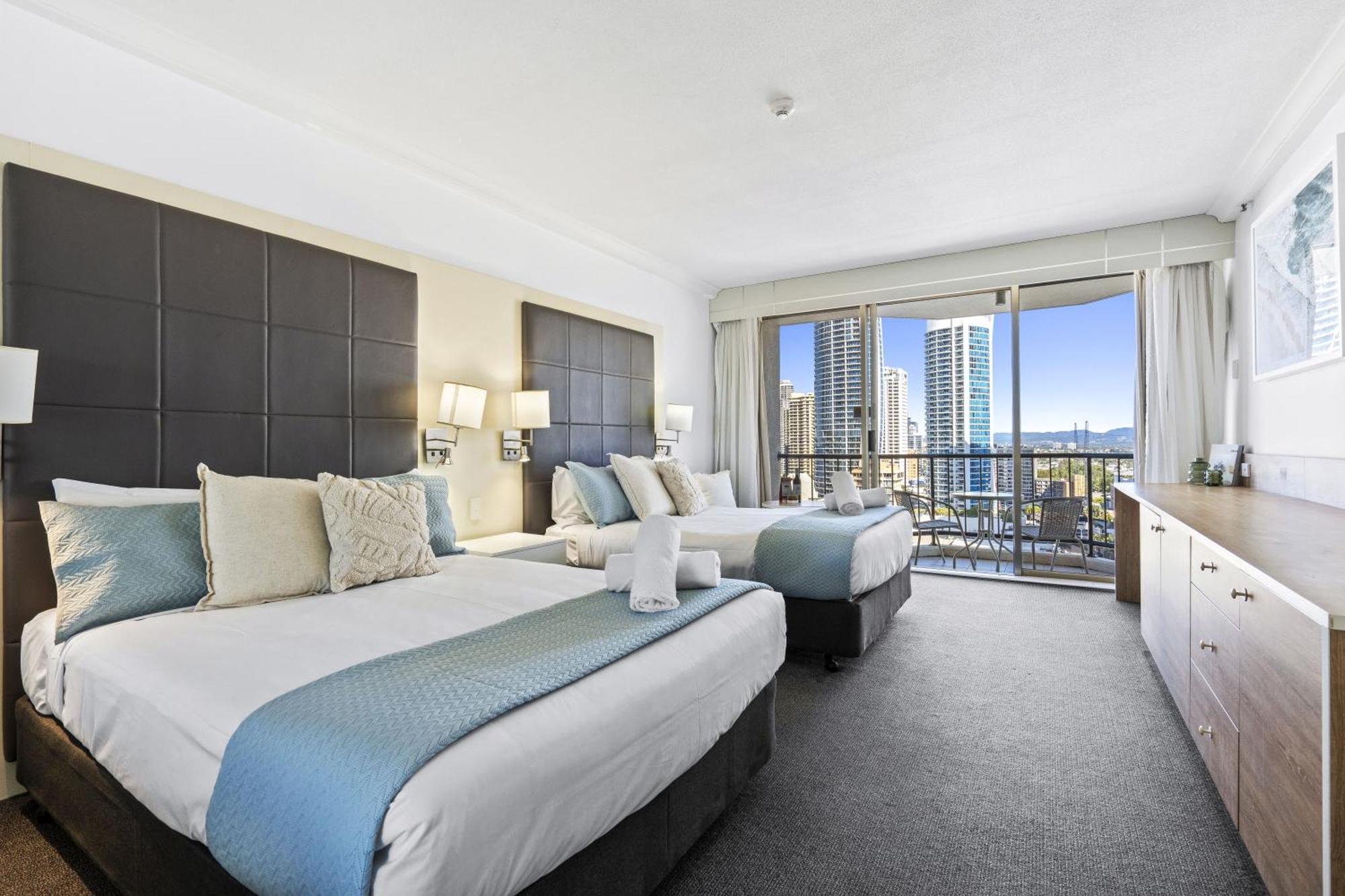 Modern Twin Units In Surfers Paradise - Q Apartment Gold Coast
